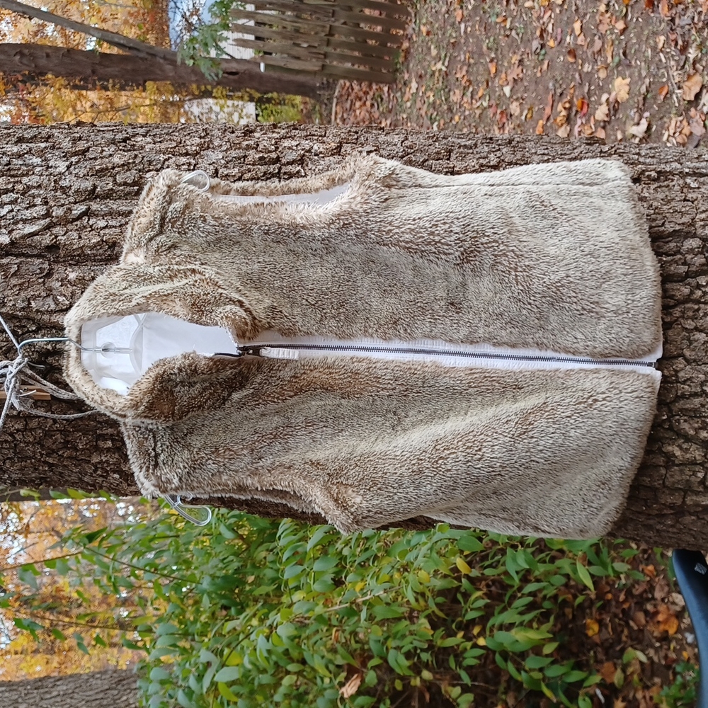 Gap reversible vest